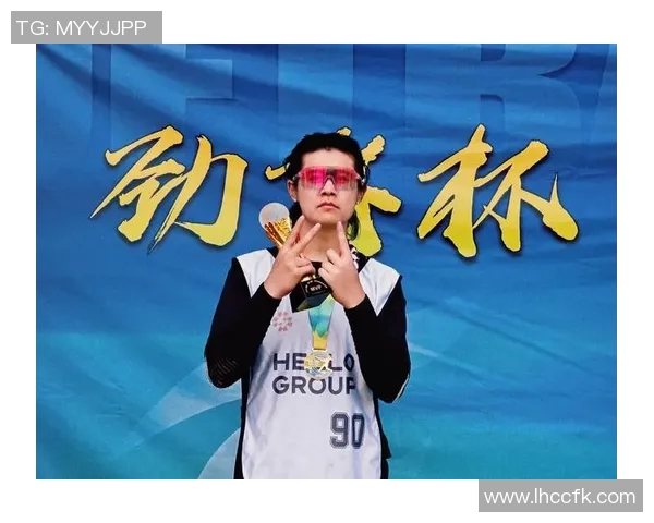 修正带足球球星的风采与传奇：从球场到人生的多维度解析